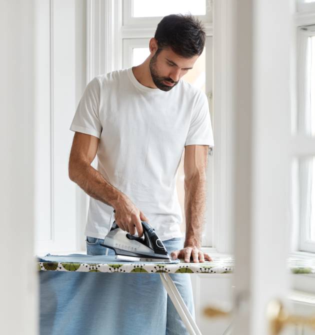 Iron/Ironing Board 